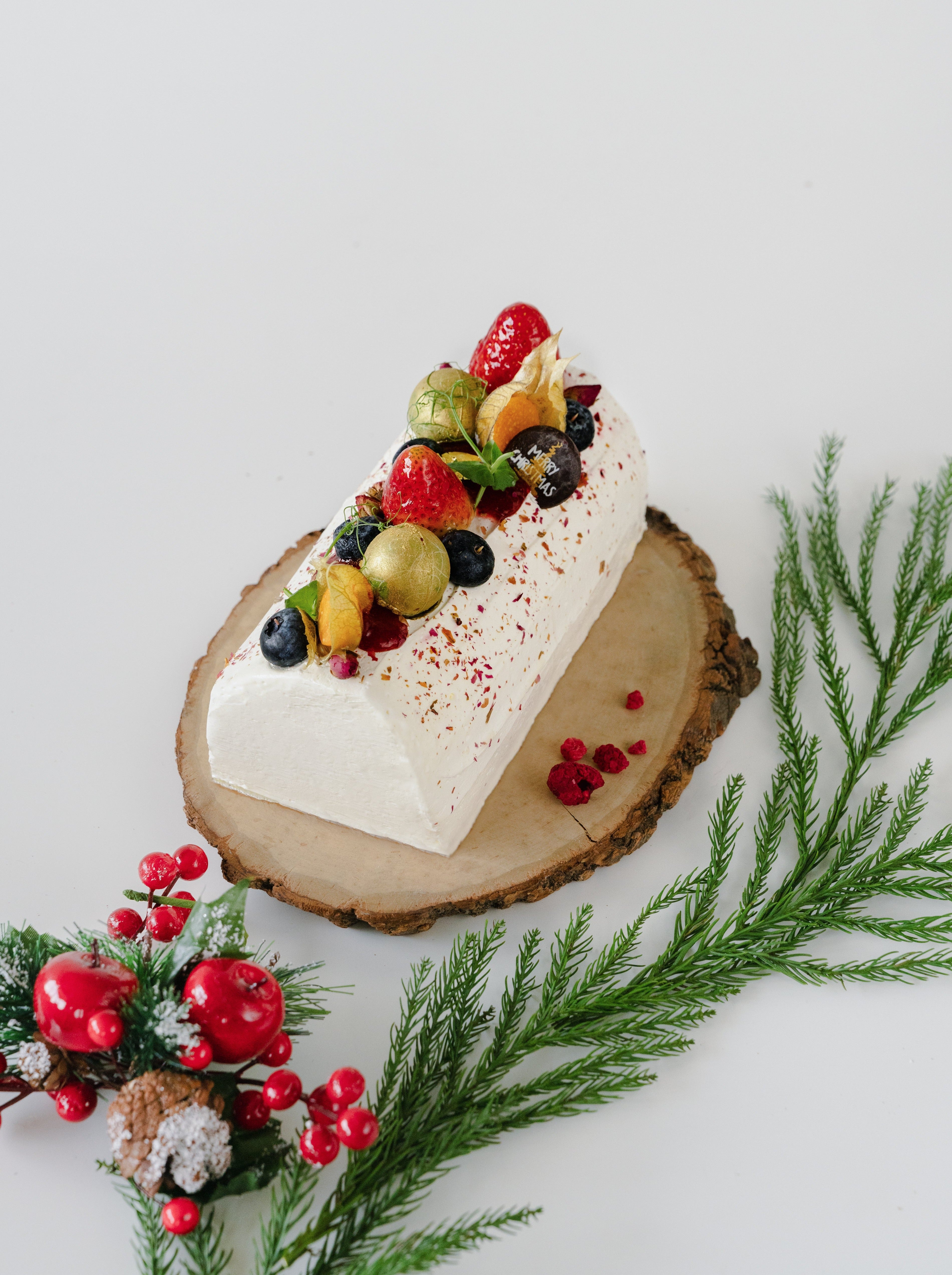 Blissful Berries Log Cake