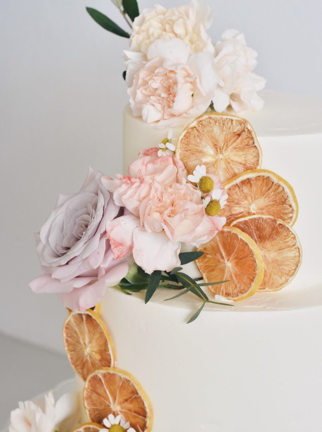 Minimalist Sunburst Cake Singapore | Zee & Elle