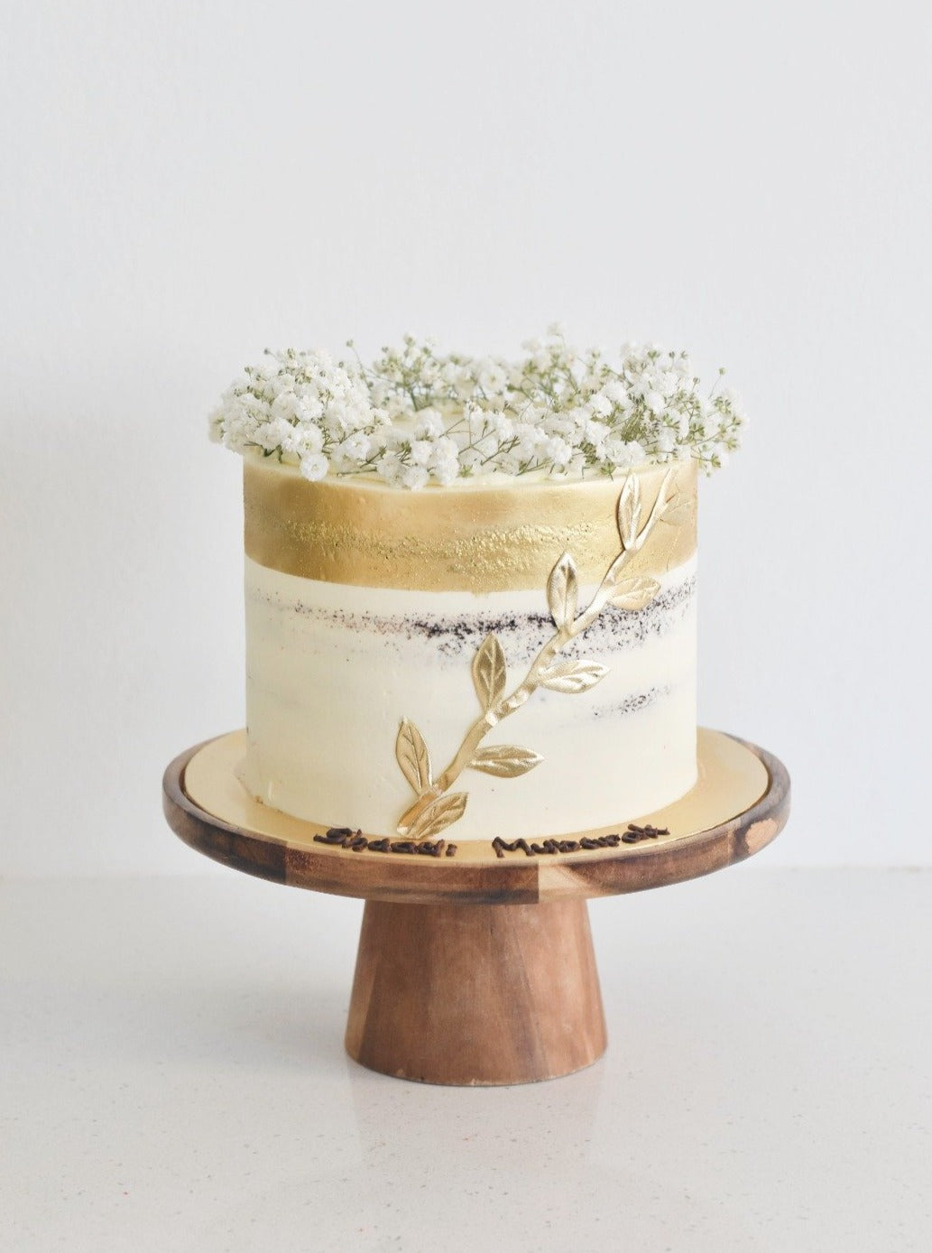 One-Tier Gold Babybreath Cake | Zee & Elle Singapore