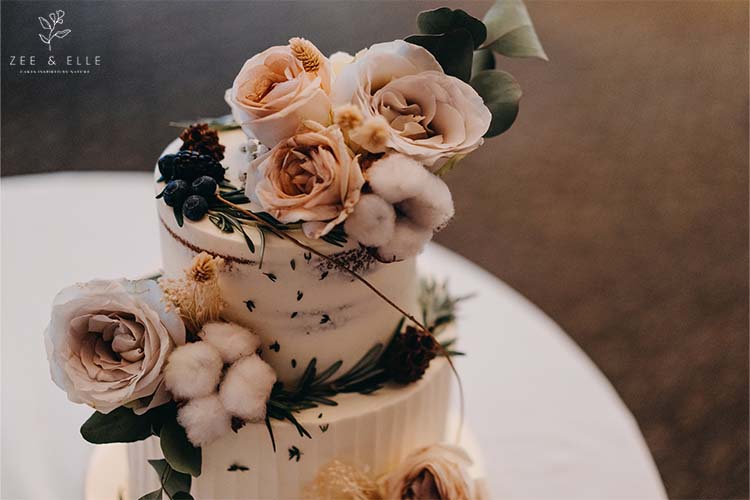 Customising The Perfect Wedding Cake According To Flower Meanings
