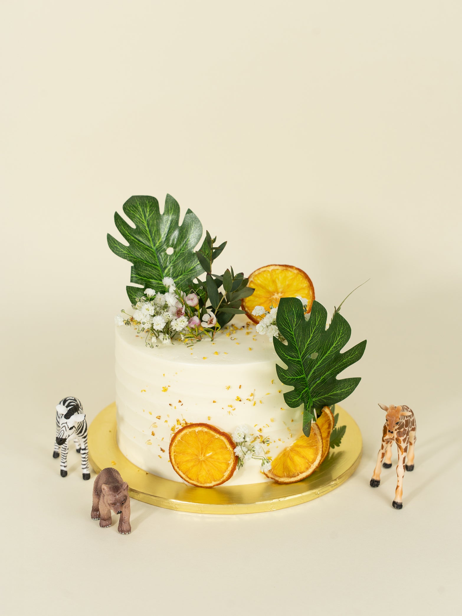 [5 days in advance] One tier Rustic Safari Cake (Animals packed separately - 1 bear, 1 zebra, 1 giraffe)