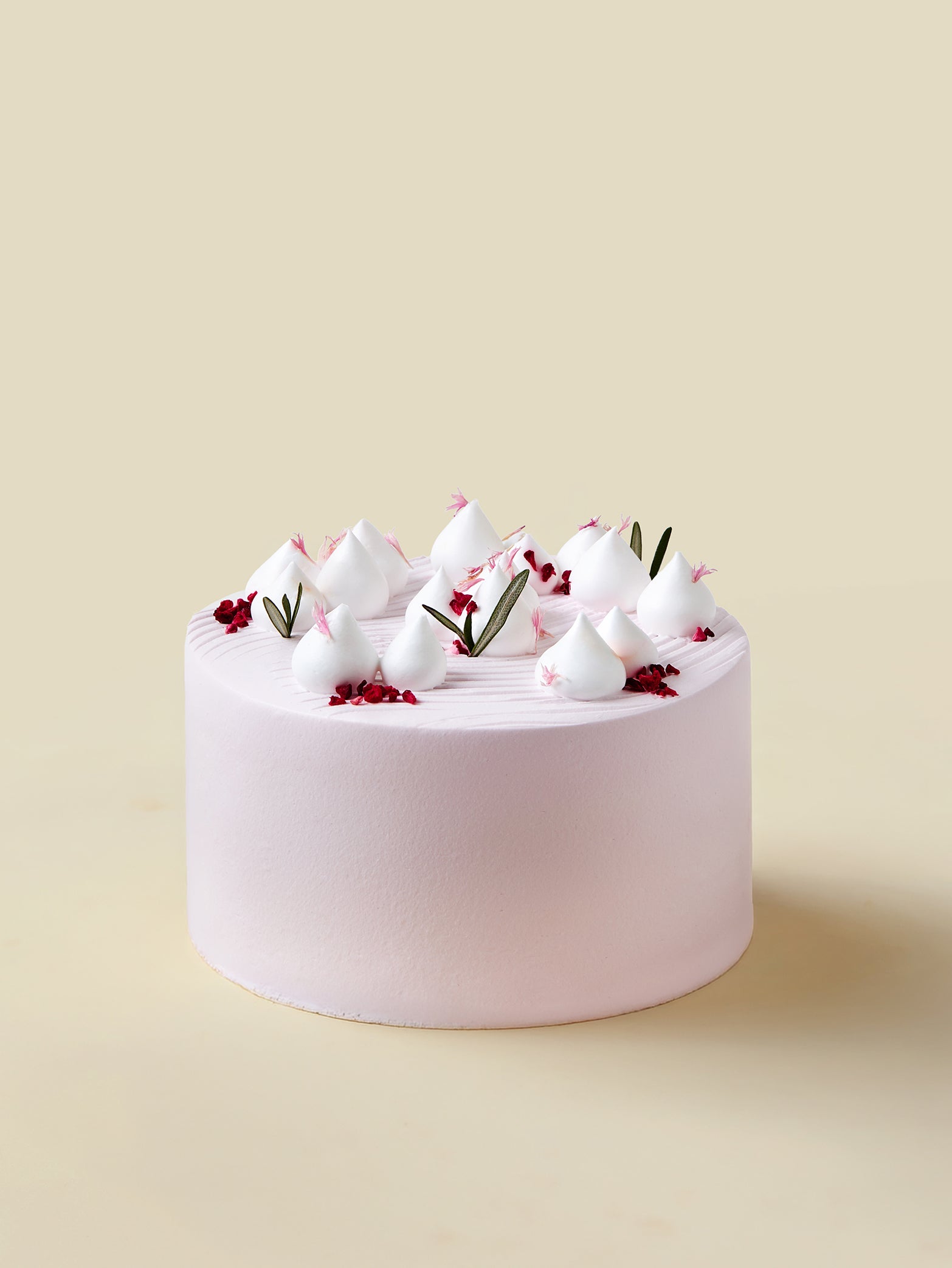 The fieldnotes Lychee Strawberry Rose birthday cake features a round, pastel pink tart design with rose chantilly, red berries, and flowers.