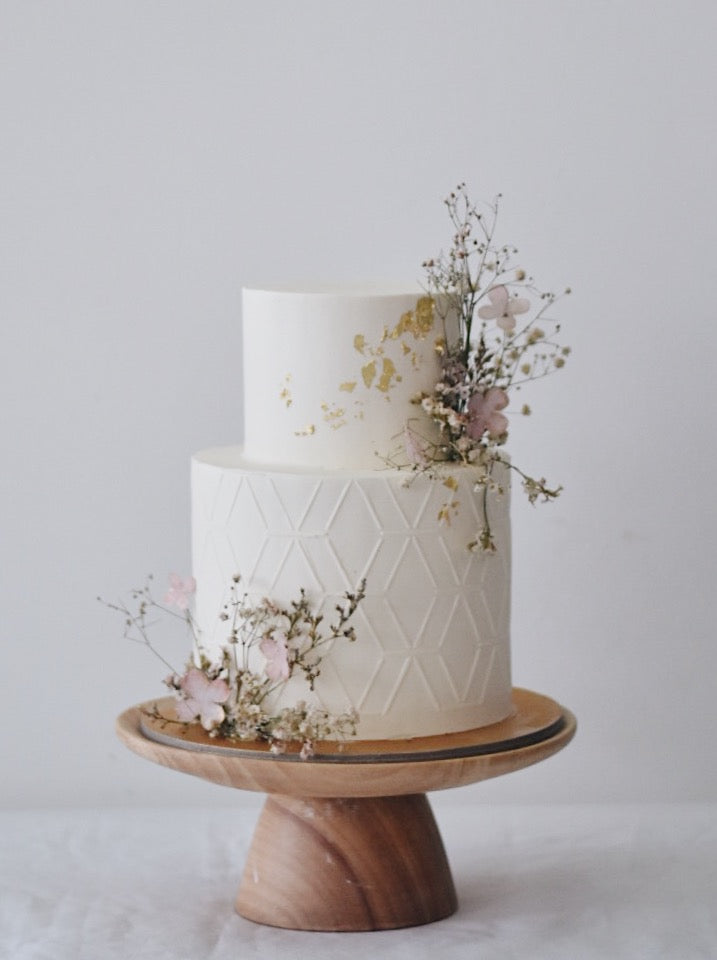 Online Minimalistic Ethereal White and Gold Cake |  Cakes. Sweets. Dessert Bars- Zee & Elle