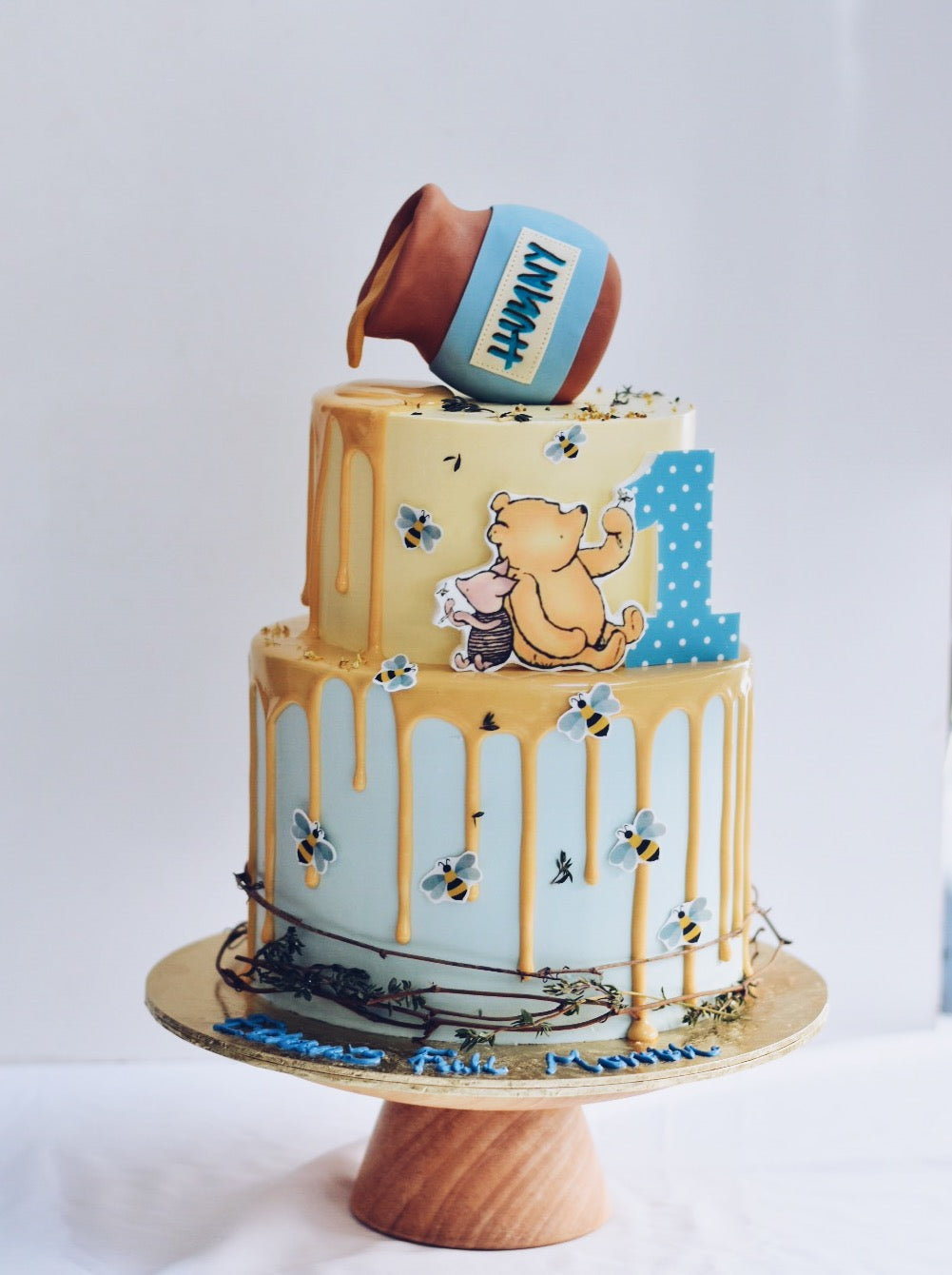 Online Winnie the Pooh Minimalist Cake | Cakes. Sweets. Dessert Bars- Zee & Elle